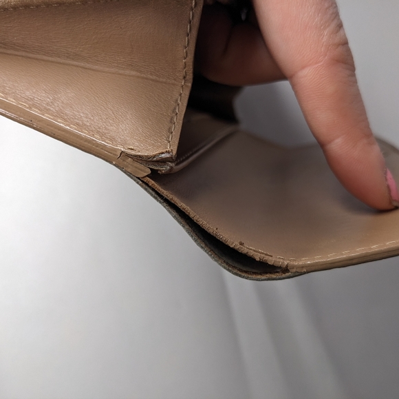 Authentic Louis Vuitton Noisette monogram Vernis Sarah wallet - Picture 11 of 16